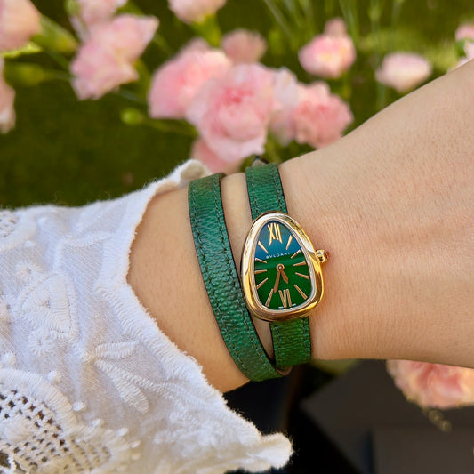 Jewelry for Different Outfit Colors: How to Choose Pieces that Compliment Your Clothes