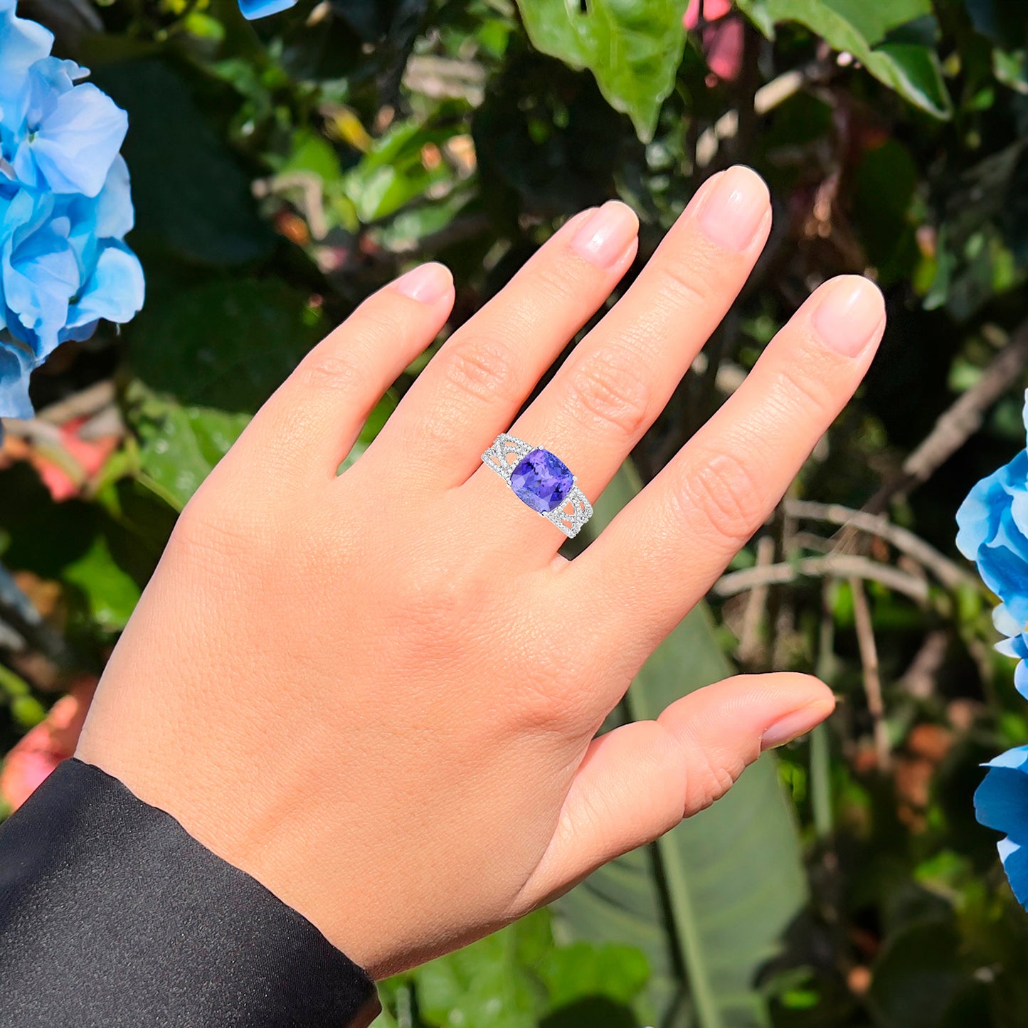 Tanzanite Cocktail Ring Diamond Setting 5.1 Carats Total 14K Gold