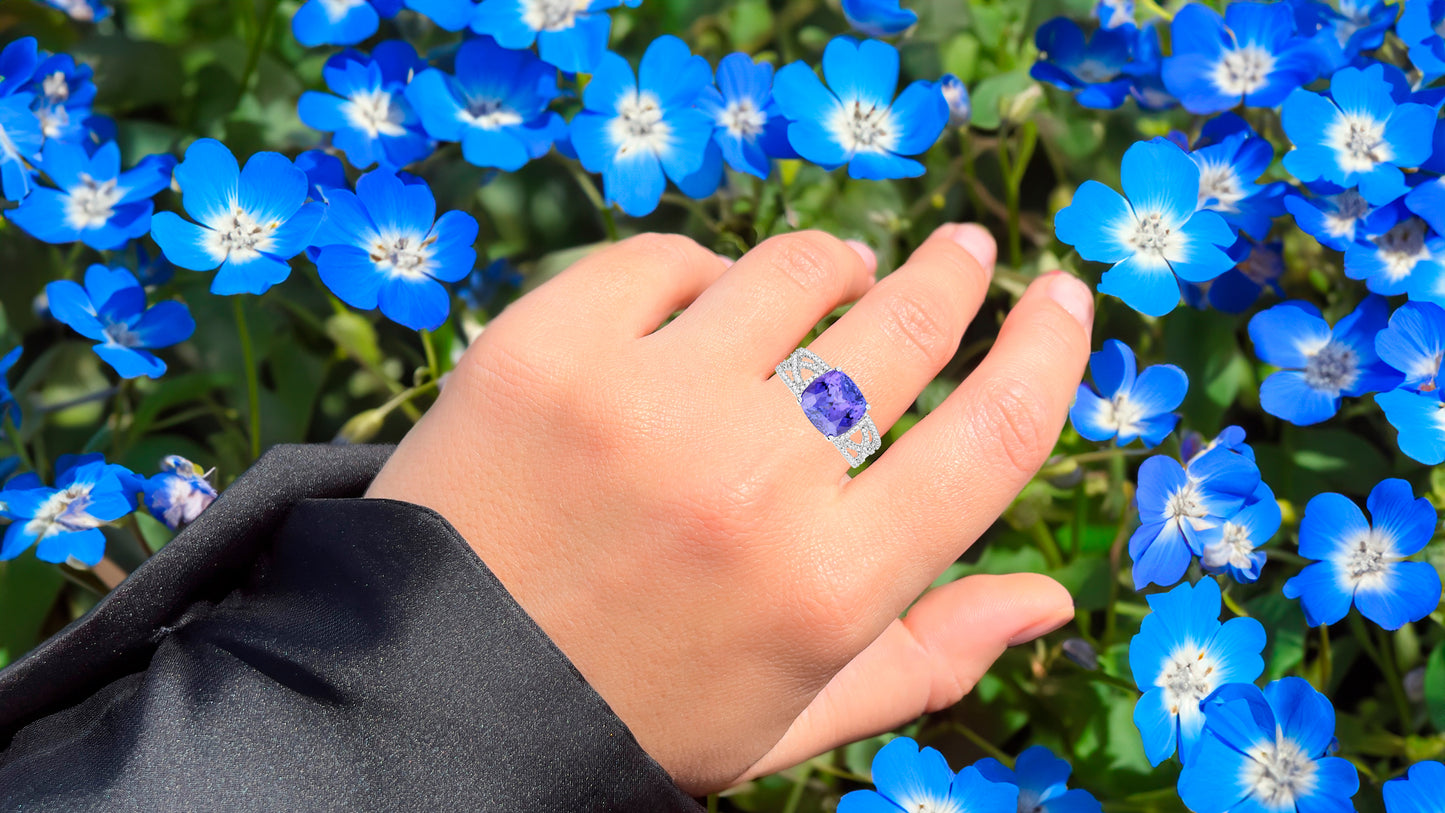 Tanzanite Cocktail Ring Diamond Setting 5.1 Carats Total 14K Gold