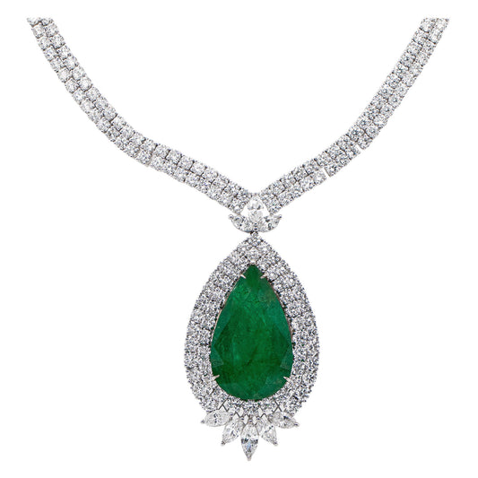 Important 27.15 Carat Emerald Necklace Set with Diamonds 24.87 Carats Total