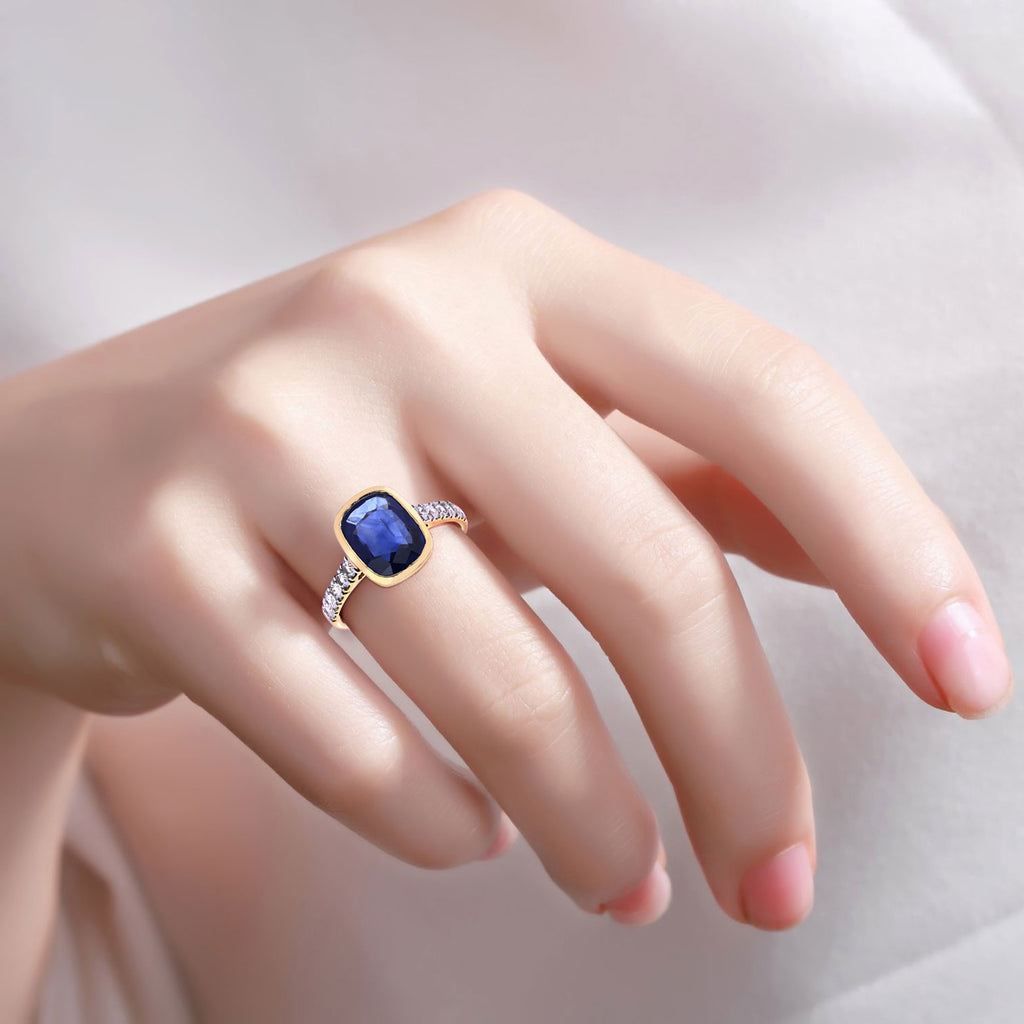Blue Sapphire Ring With Diamonds 2.92 Carats 18K Yellow Gold