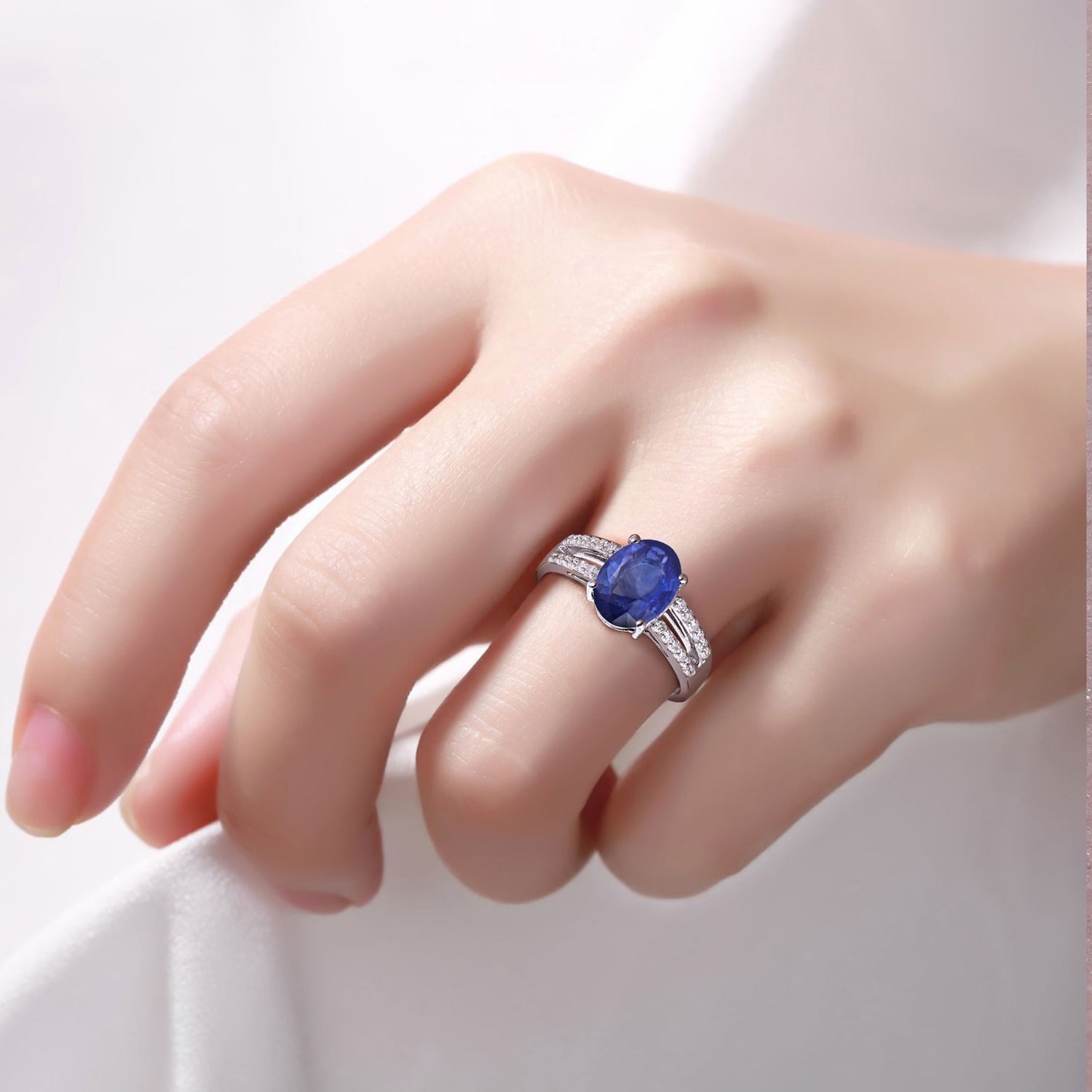 Blue Sapphire Ring With Diamonds 2.32 Carats 18K White Gold