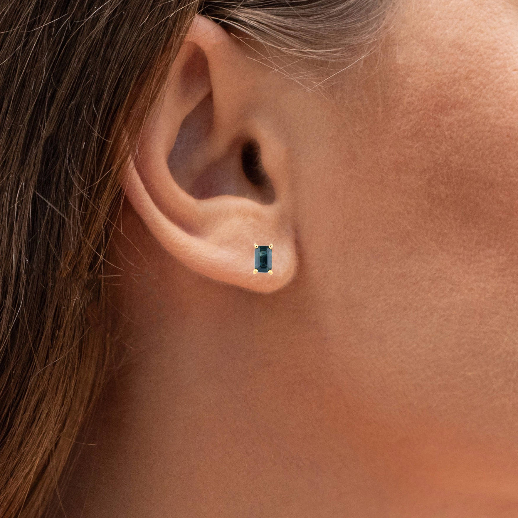 Blue Sapphire Stud Earrings 0.78 Carats 14K Yellow Gold
