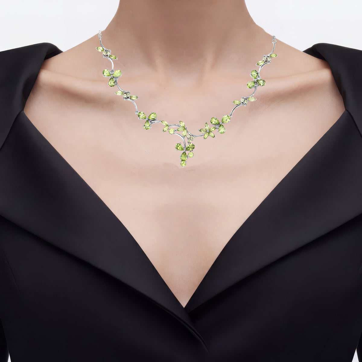 Peridot Flower Necklace 17.1 Carats Sterling Silver
