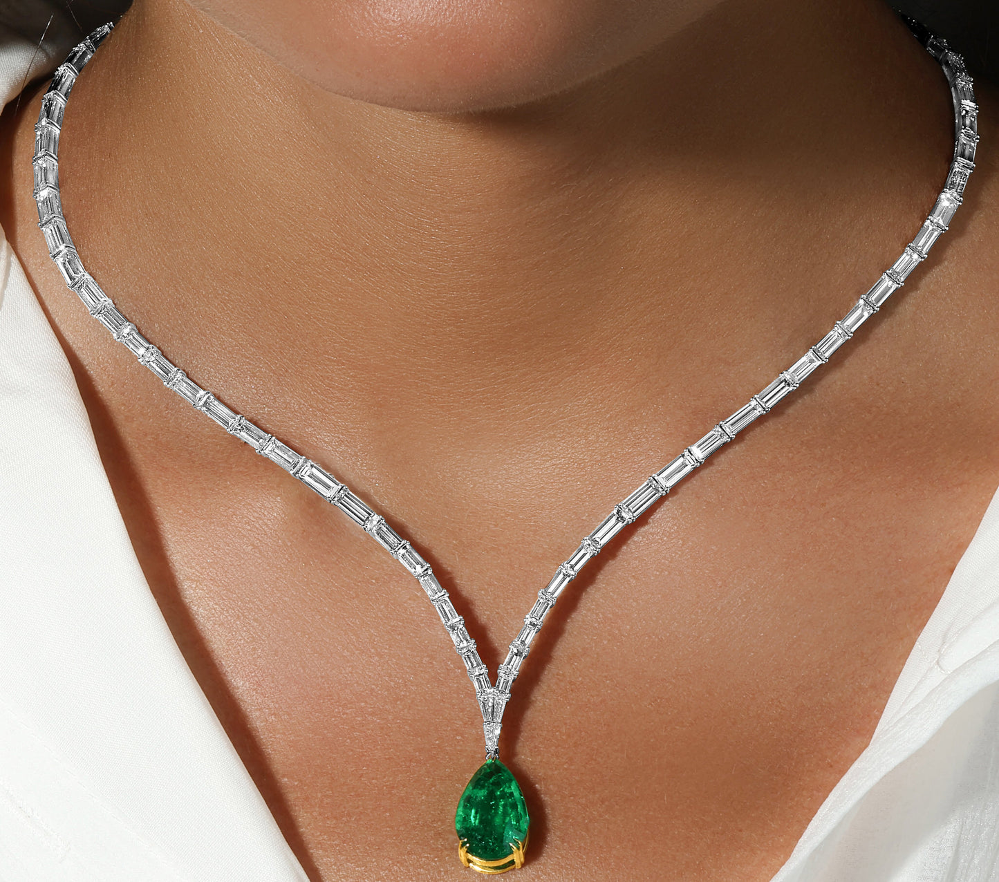 GIA Certified 7 Carat Colombian Emerald Pendant 16.6 Carats Diamond Necklace 18K