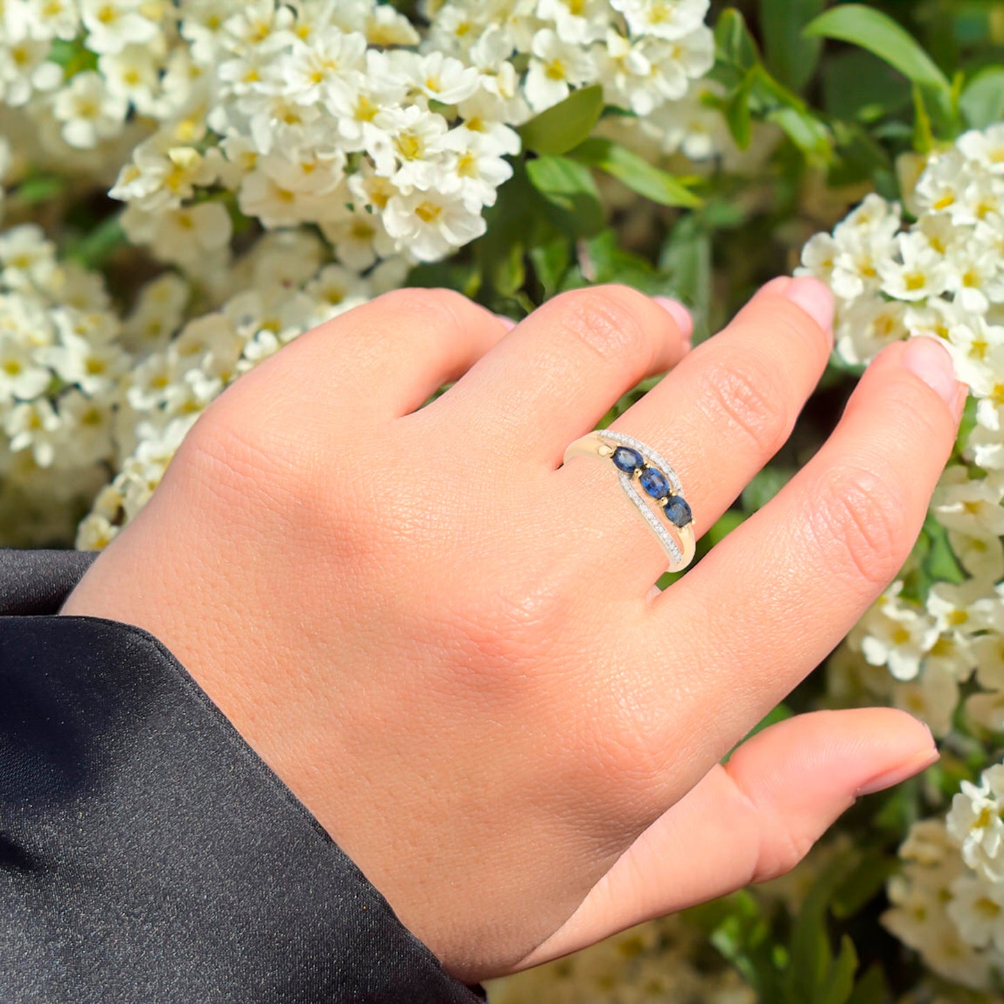 Natural Ceylon Blue Sapphire Ring With Diamonds 0.74 Carats 9K Yellow Gold