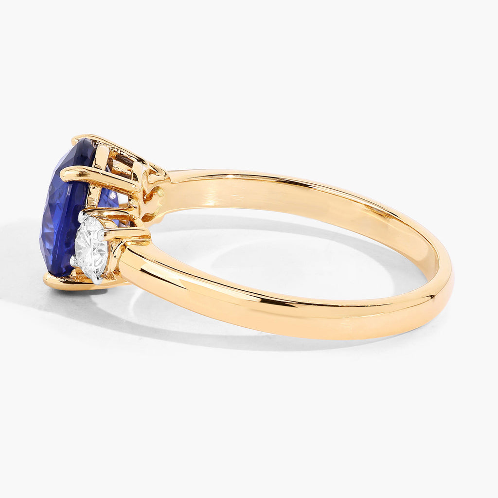 Blue Sapphire Ring With Diamonds 2.7 Carats 18K Yellow Gold