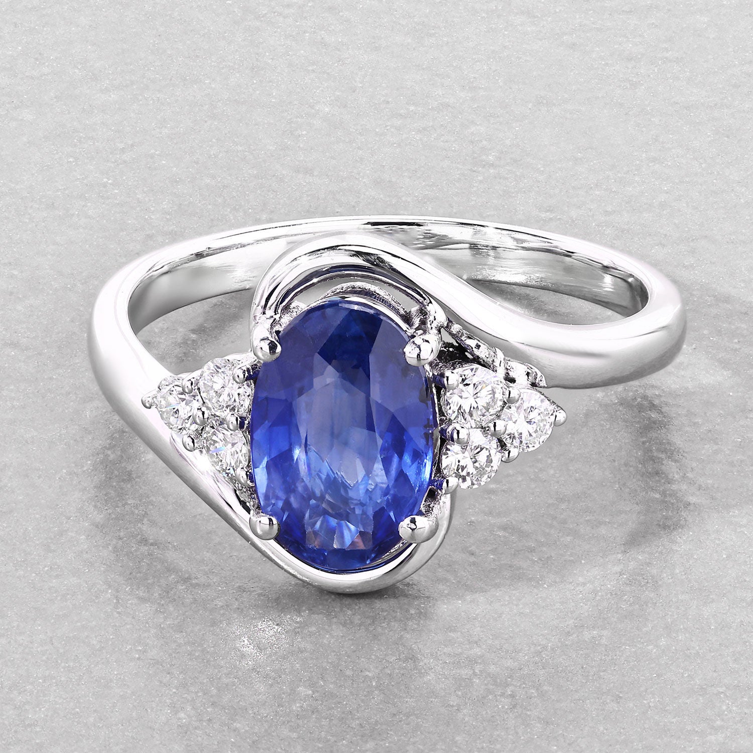 Blue Sapphire Ring With Diamonds 2.04 Carats 18K White Gold