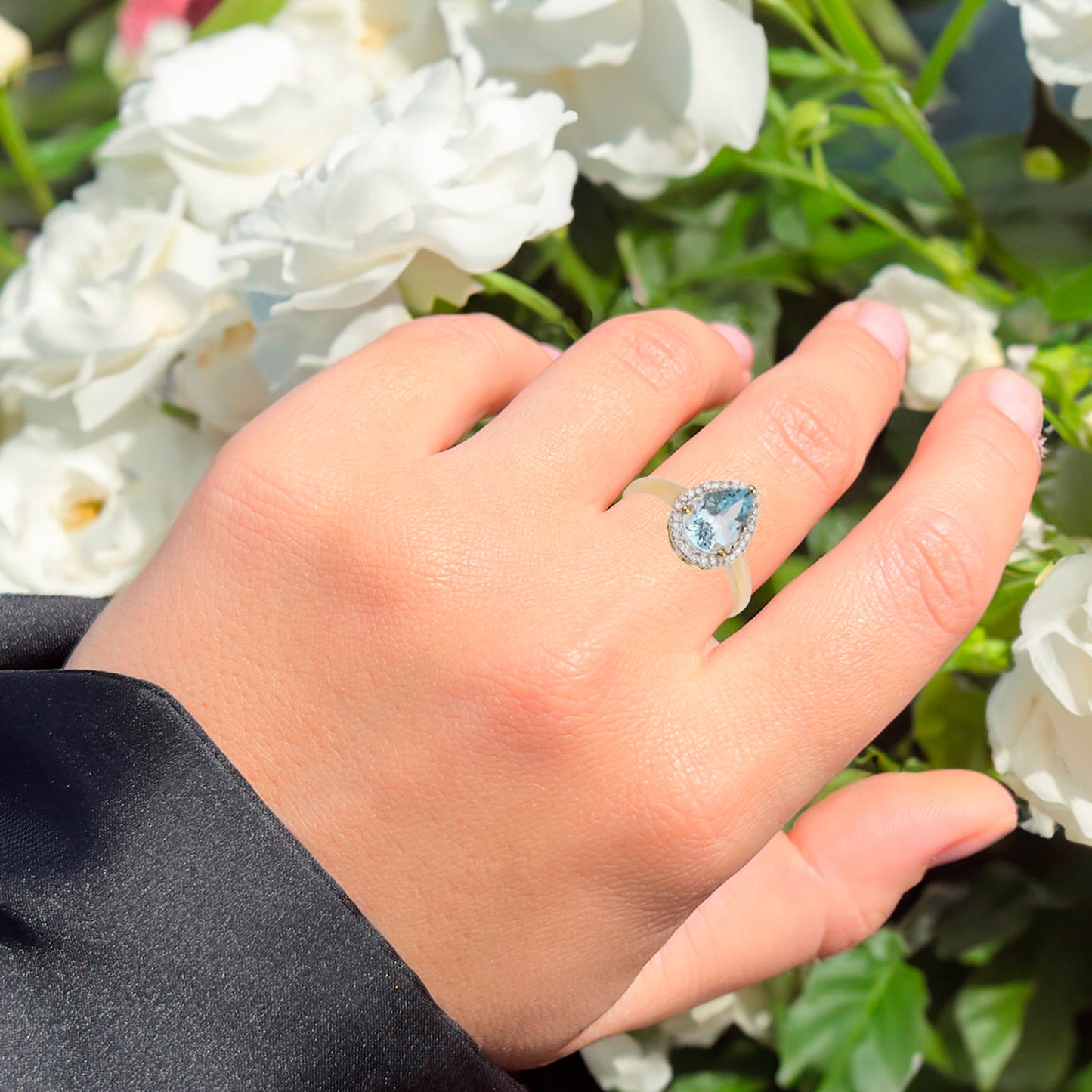 Aquamarine Ring With Diamonds 1.74 Carats 9K Yellow Gold
