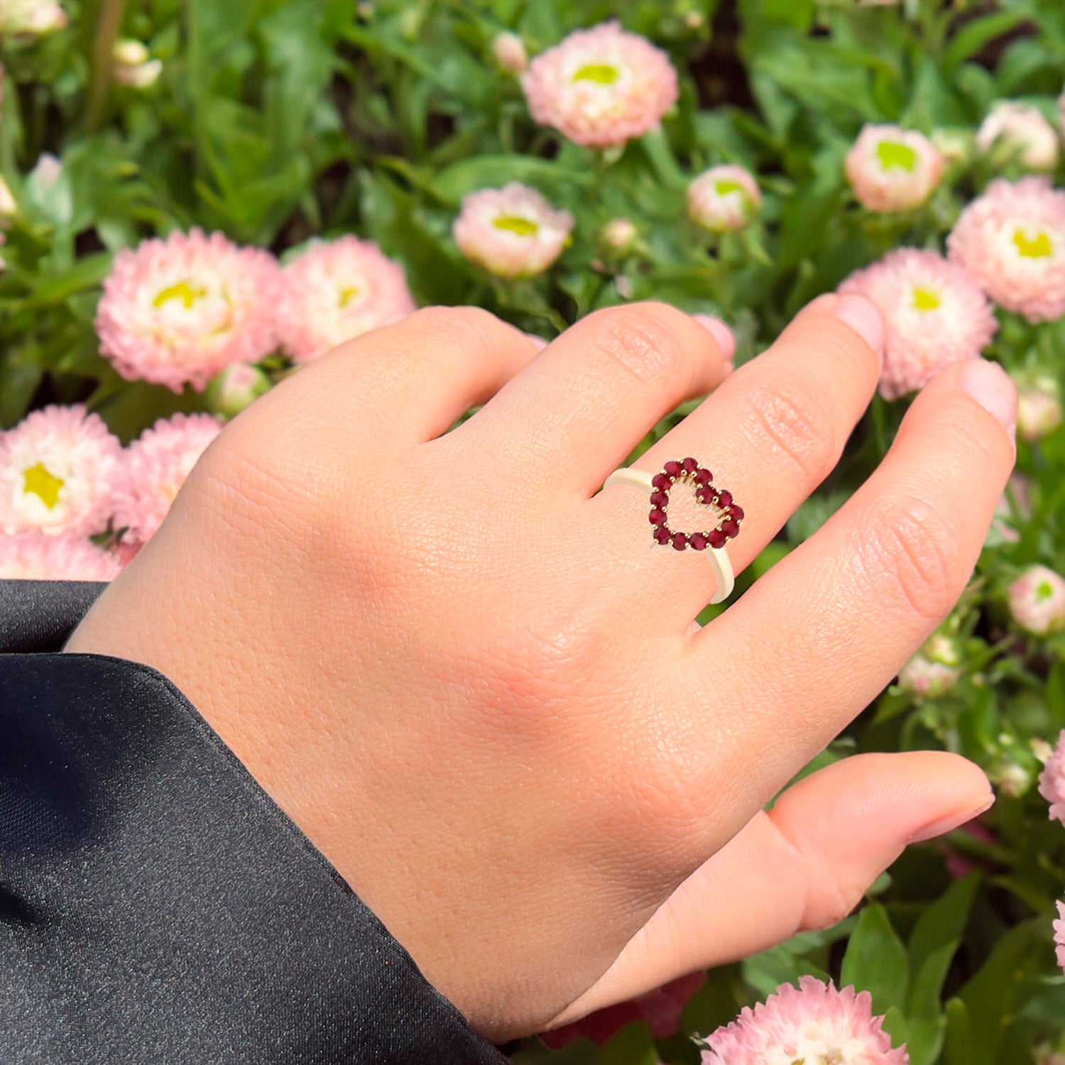 Natural Mozambique Ruby Ring 0.95 Carats 9K Yellow Gold