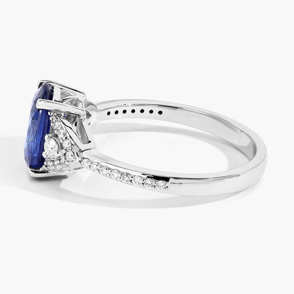 Blue Sapphire Ring With Diamonds 2.52 Carats 18K White Gold