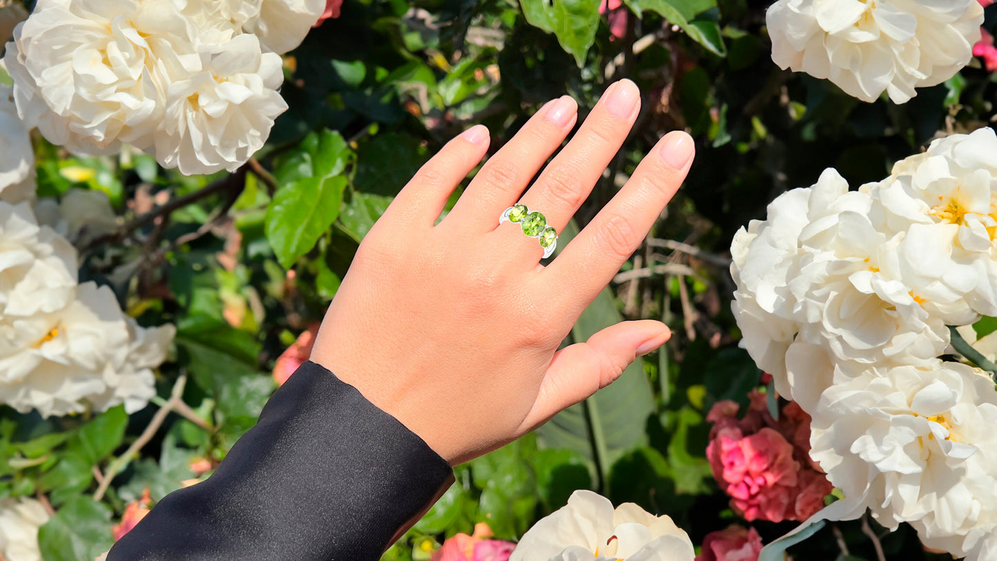 Peridot Ring 3.32 Carats Sterling Silver
