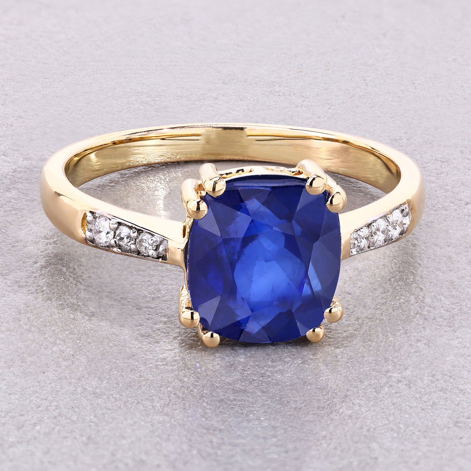Blue Sapphire Ring With Diamonds 2.29 Carats 18K Yellow Gold