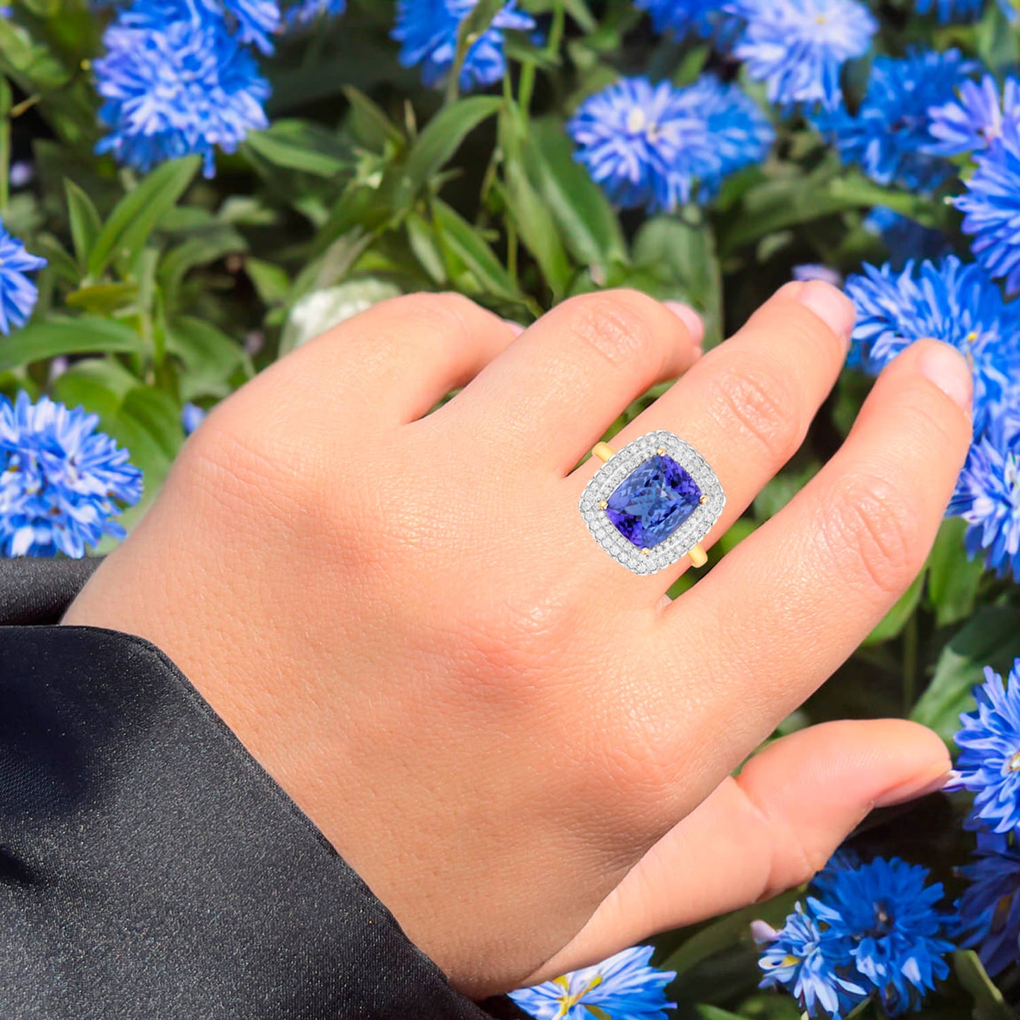 Natural Tanzanite Ring With Diamonds 4.8 Carats 14K Yellow Gold