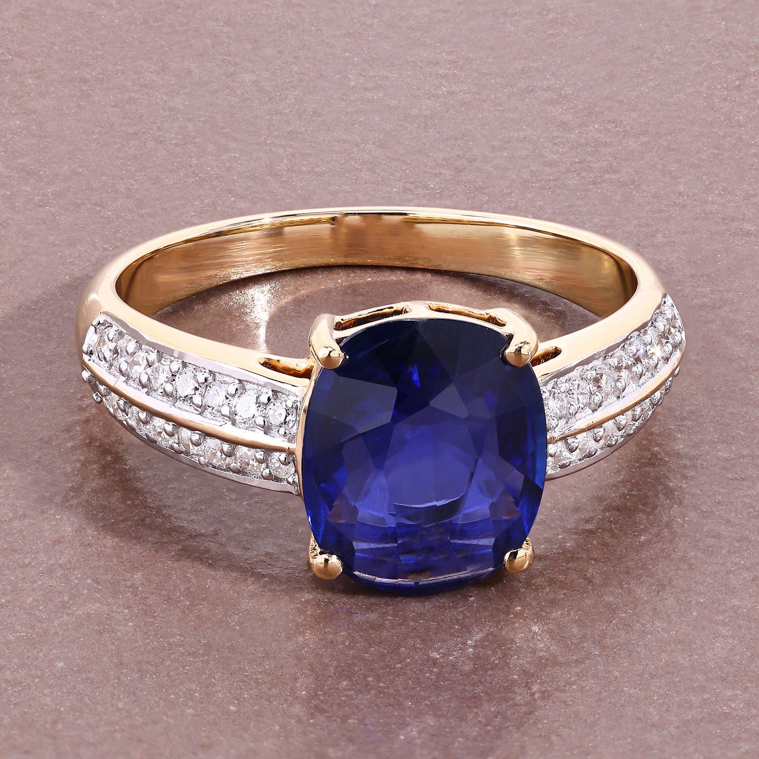 Blue Sapphire Ring With Diamonds 2.6 Carats 18K Yellow Gold