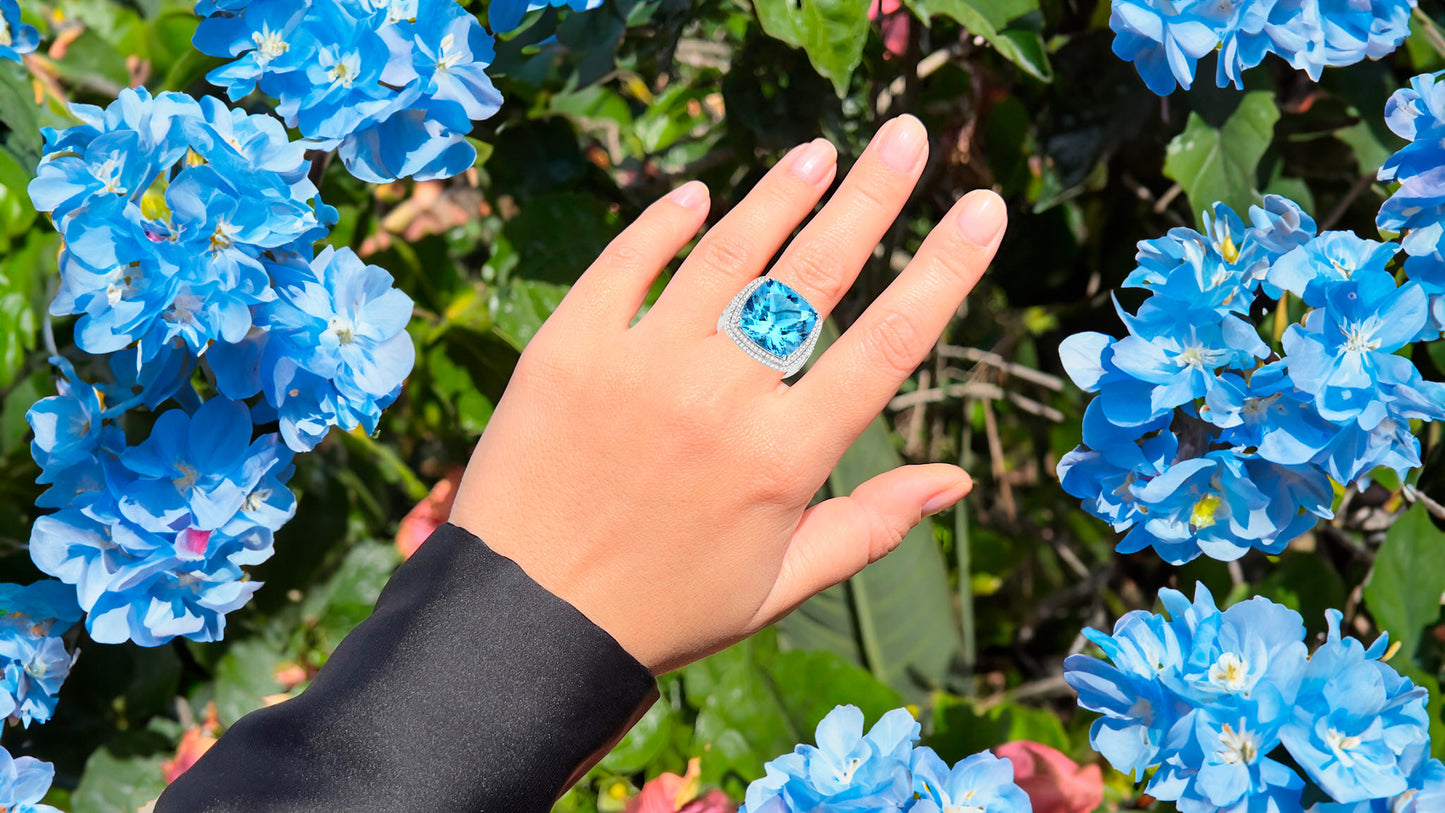 Important Aquamarine Cocktail Ring Double Diamond Halo 13.5 Carats