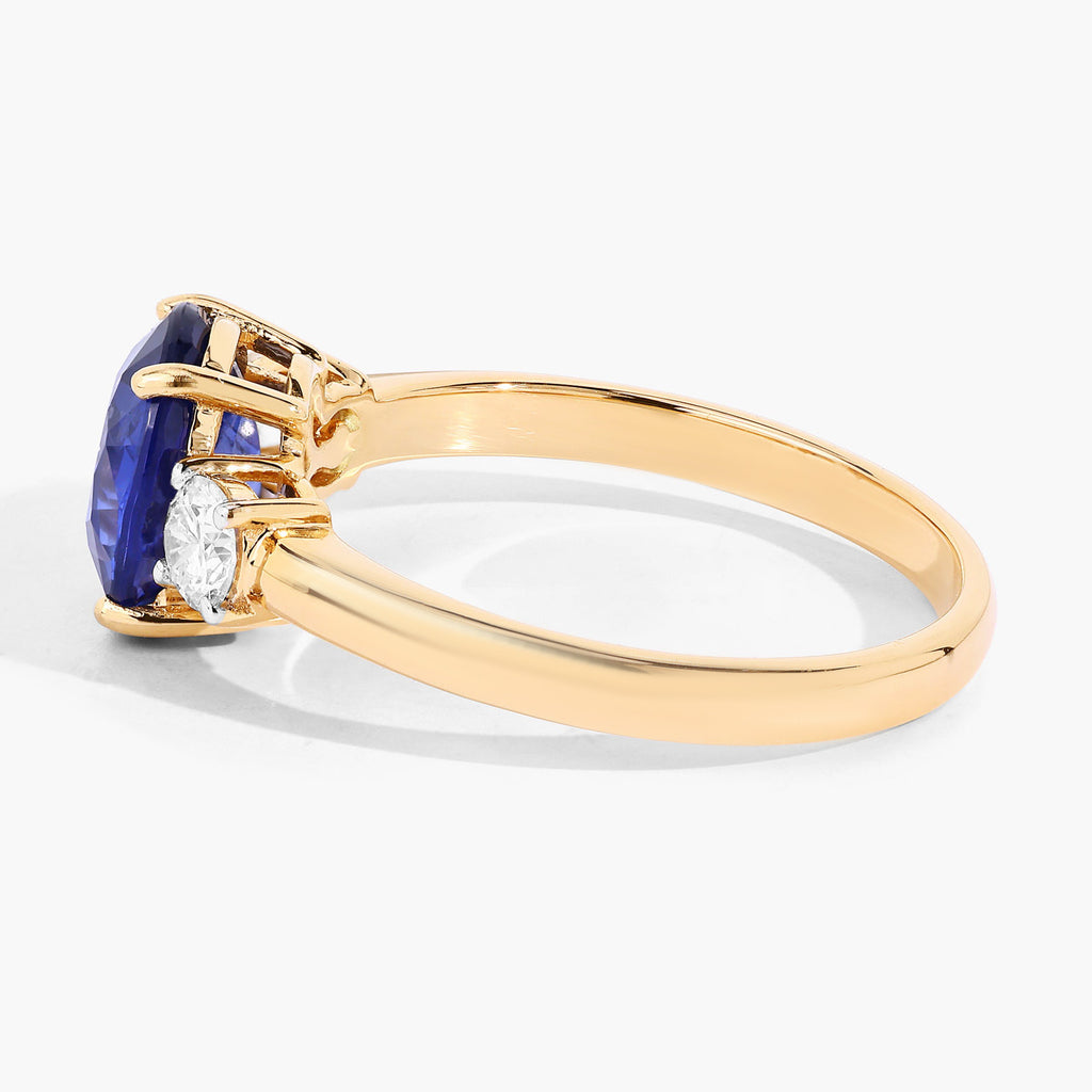 Blue Sapphire Ring With Diamonds 2.7 Carats 18K Yellow Gold