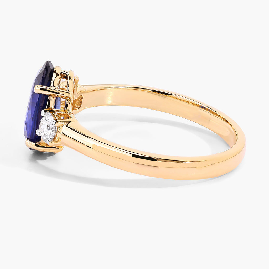 Blue Sapphire Ring With Diamonds 2.3 Carats 18K Yellow Gold