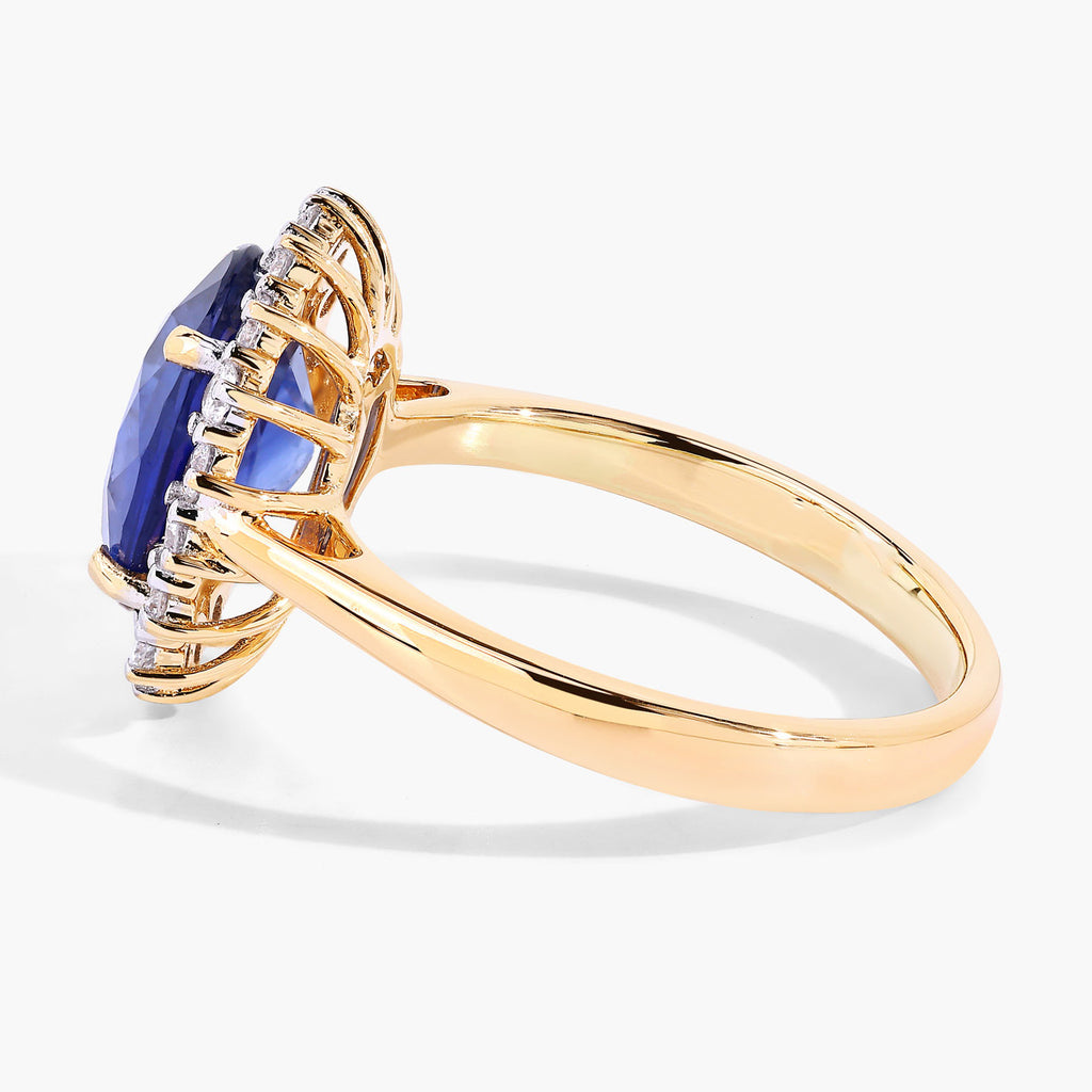 Blue Sapphire Ring With Diamonds 4.14 Carats 18K Yellow Gold