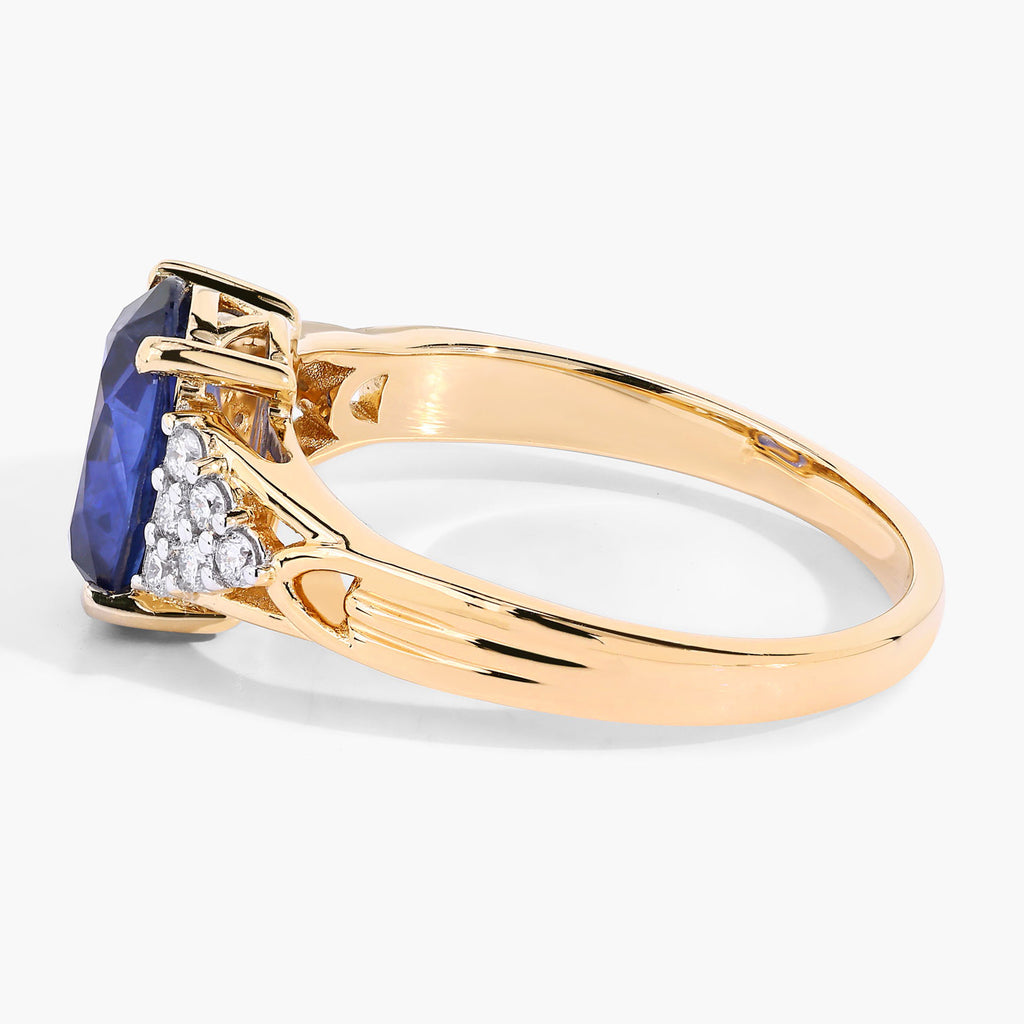 Blue Sapphire Ring With Diamonds 2.3 Carats 18K Yellow Gold
