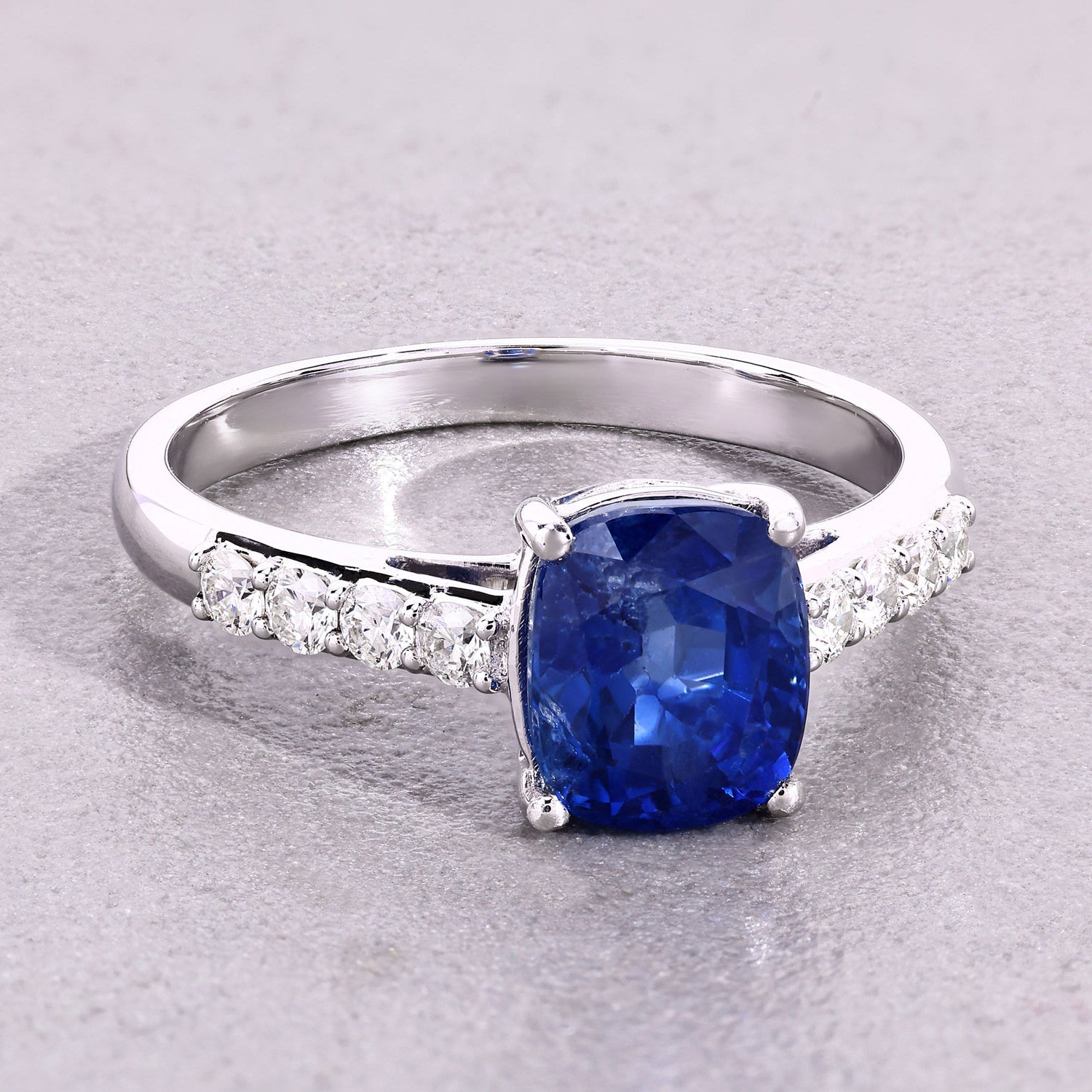 Blue Sapphire Ring With Diamonds 2.64 Carats 18K White Gold