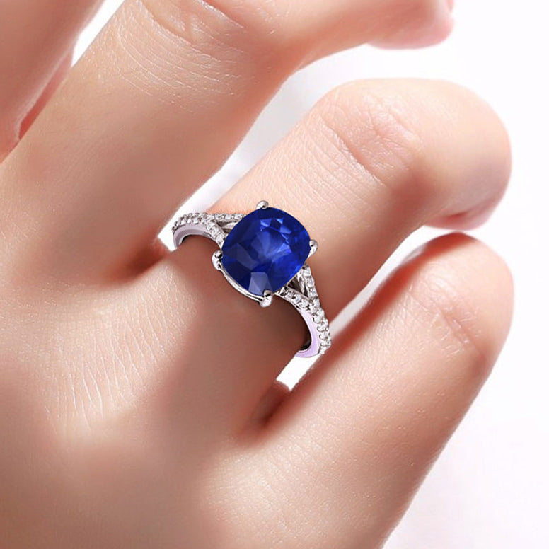 Blue Sapphire Ring With Diamonds 2.94 Carats 18K White Gold