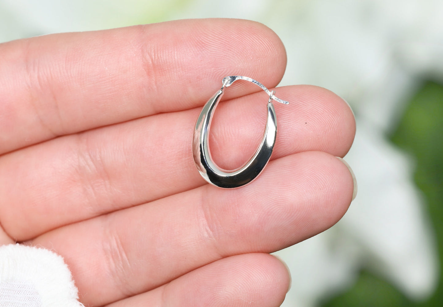 10K White Gold Oval Hoop Earrings