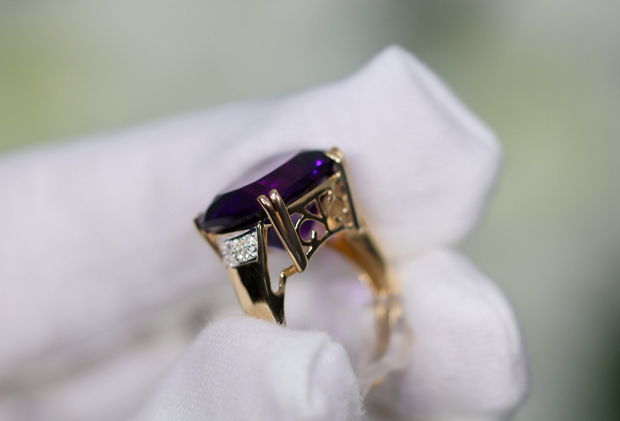 Natural Amethyst Statement Ring Diamond Setting 11.5 Carats 14K Gold