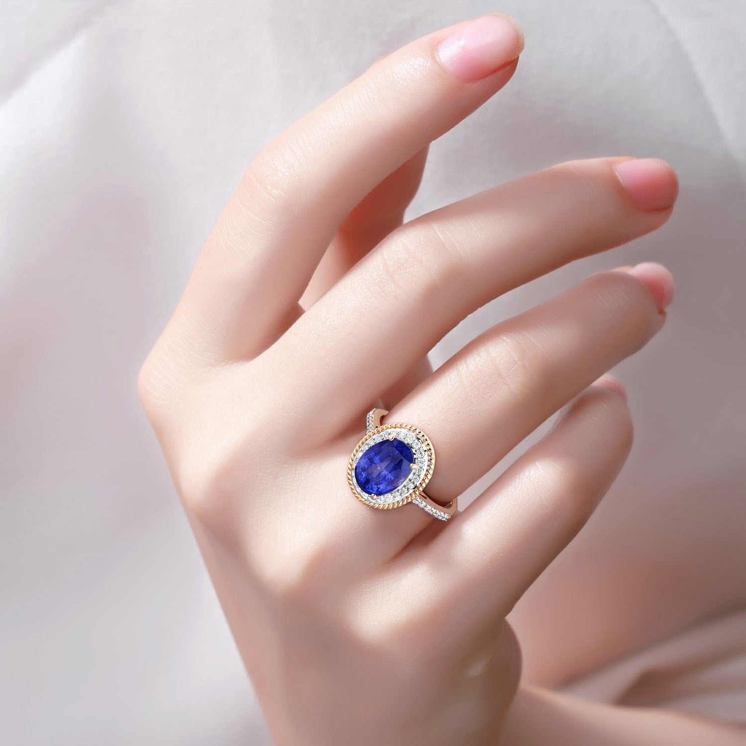 Blue Sapphire Ring With Diamonds 3.58 Carats 18K Yellow Gold