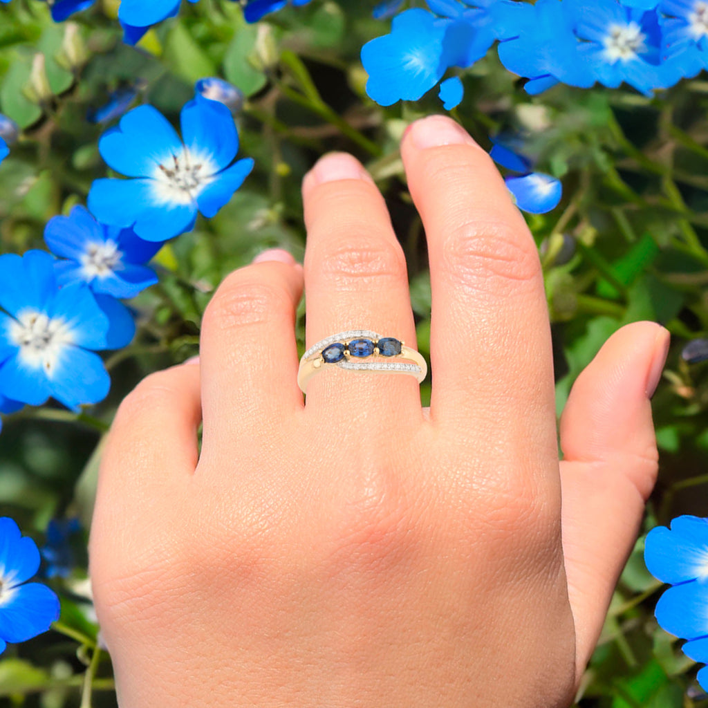 Natural Ceylon Blue Sapphire Ring With Diamonds 0.74 Carats 9K Yellow Gold