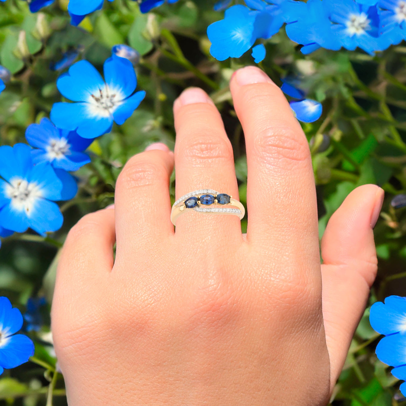 Natural Ceylon Blue Sapphire Ring With Diamonds 0.74 Carats 9K Yellow Gold
