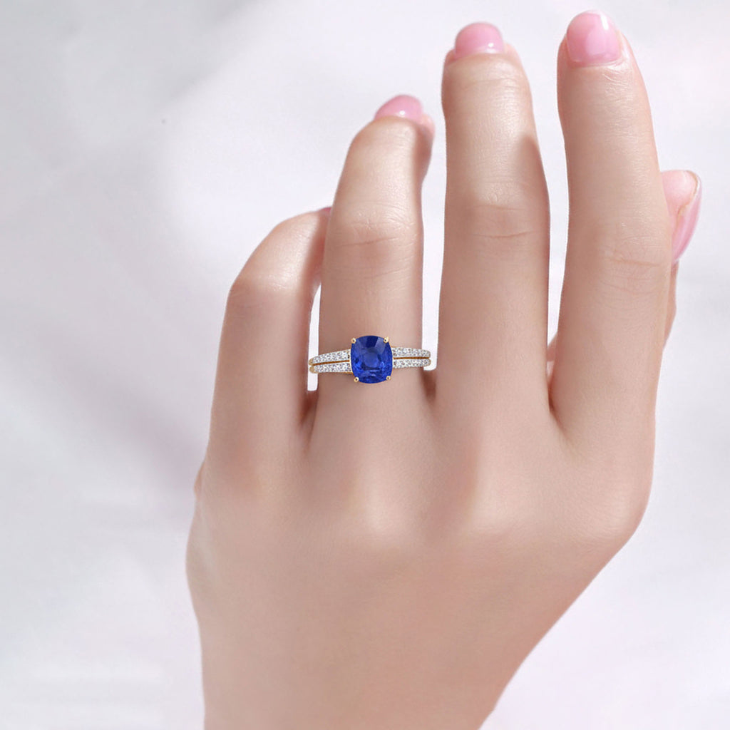 Blue Sapphire Ring With Diamonds 2.5 Carats 18K Yellow Gold