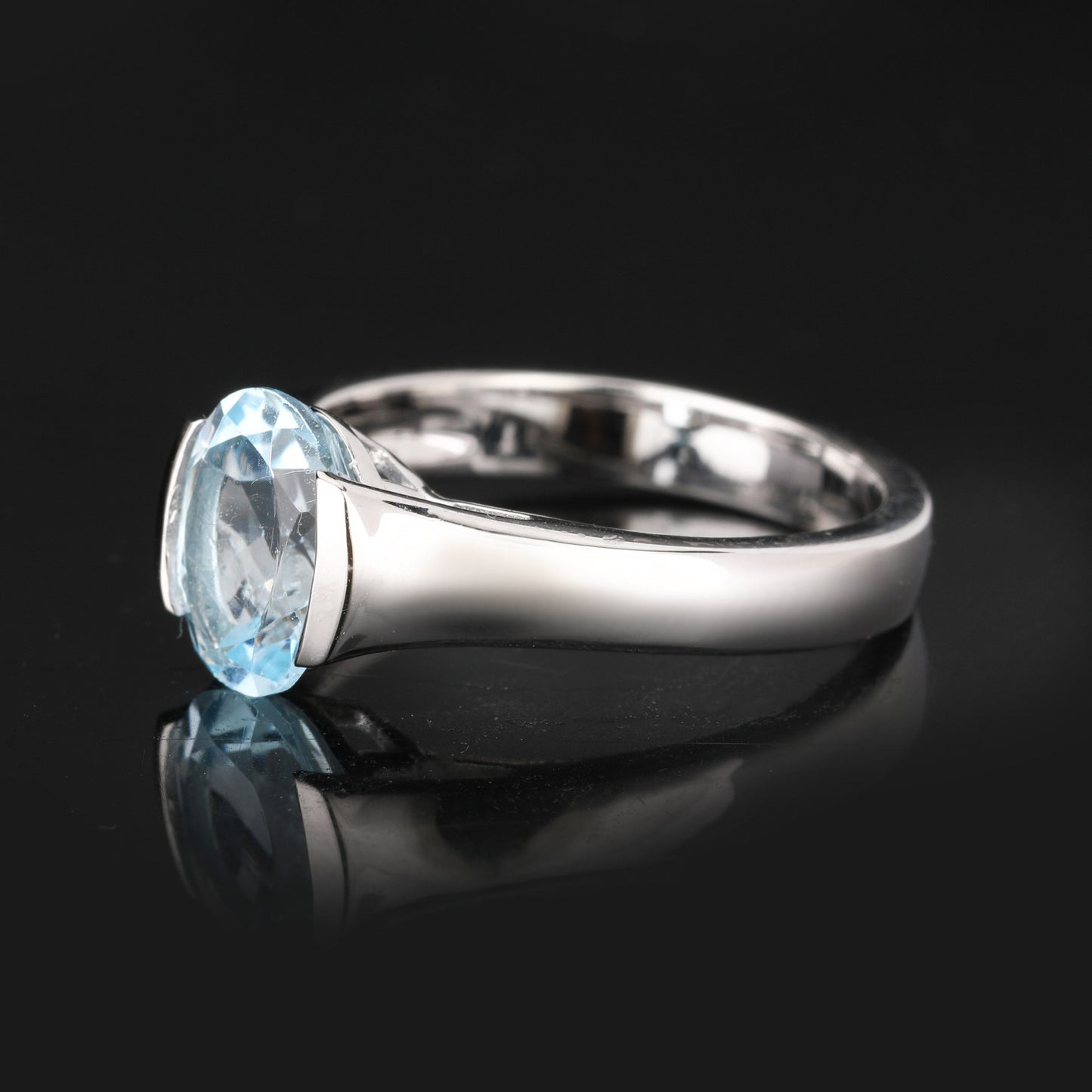Blue Topaz Ring 2 Carats Sterling Silver