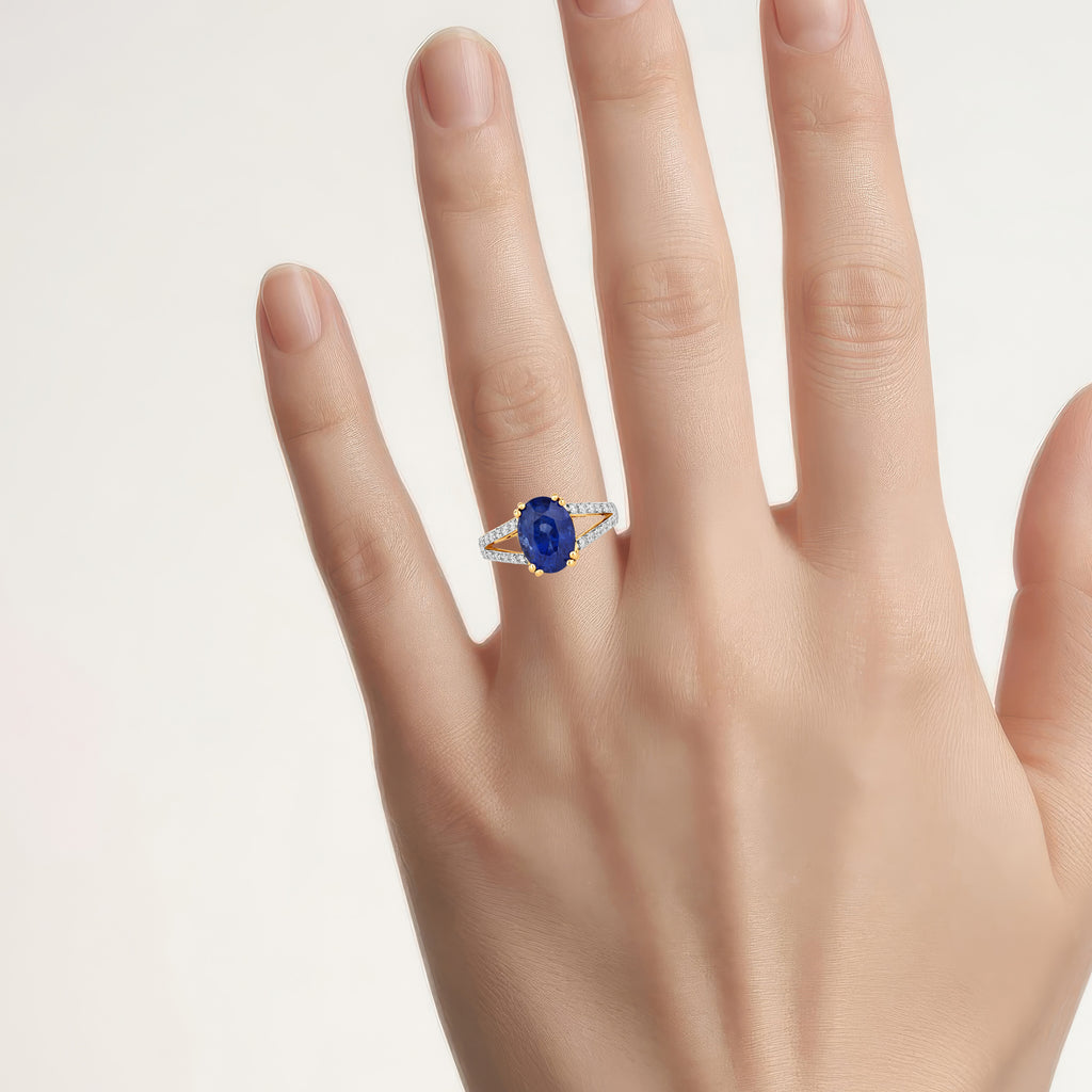 Blue Sapphire Ring With Diamonds 4.24 Carats 18K Yellow Gold