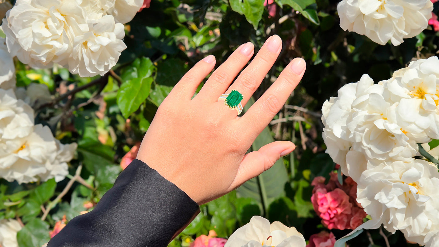 IGI Certified Zambian Emerald Ring Diamond Setting 8.49 Carats 14K Gold