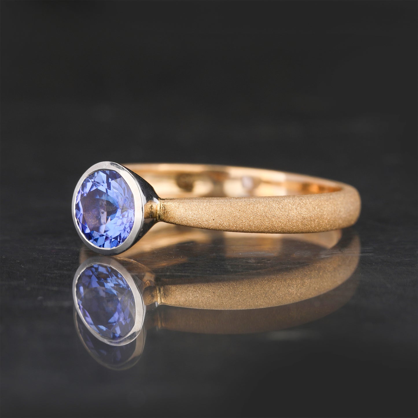 Natural Tanzanite Ring 0.95 Carats 9K Yellow Gold (Two-Tone)