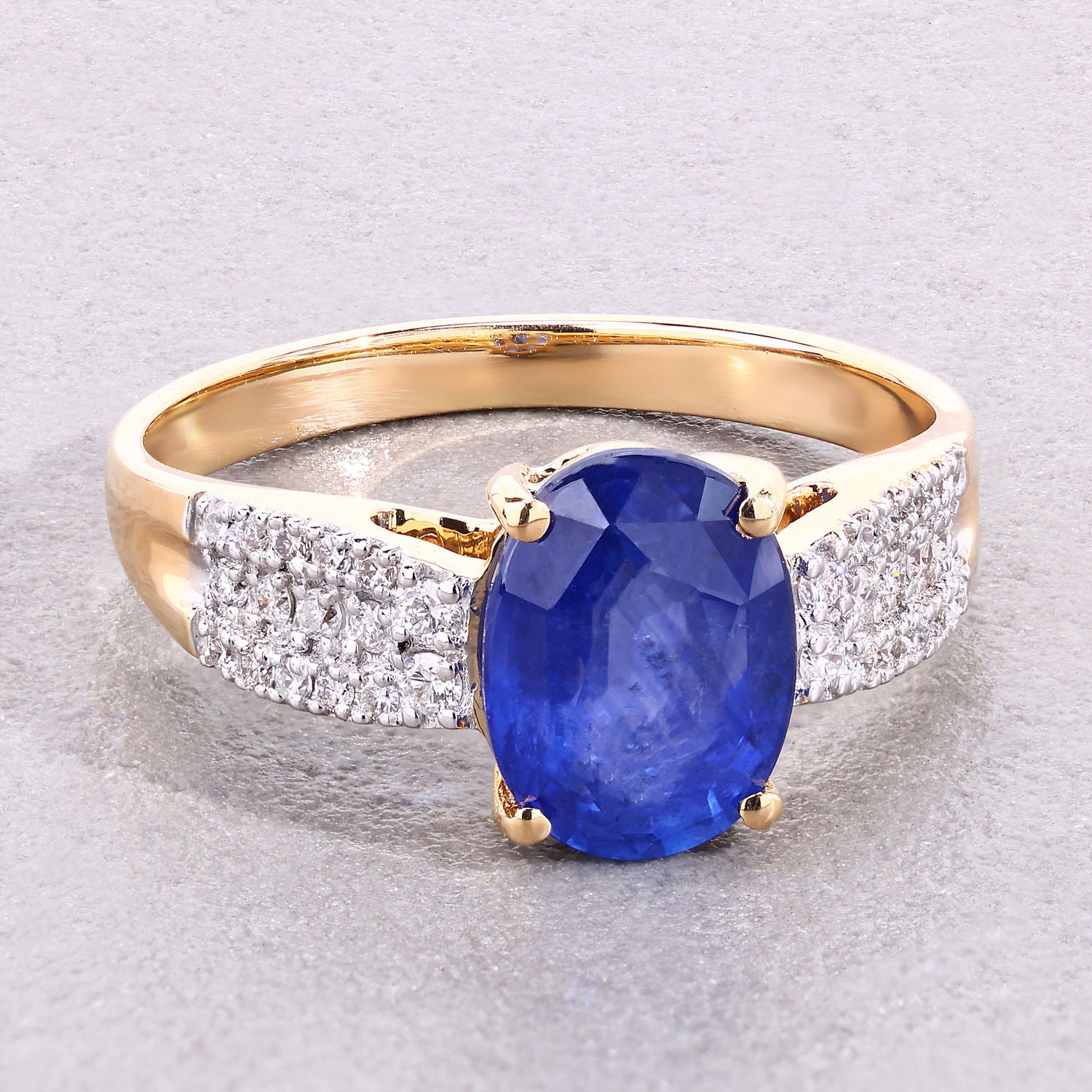 Blue Sapphire Ring With Diamonds 2.82 Carats 18K Yellow Gold