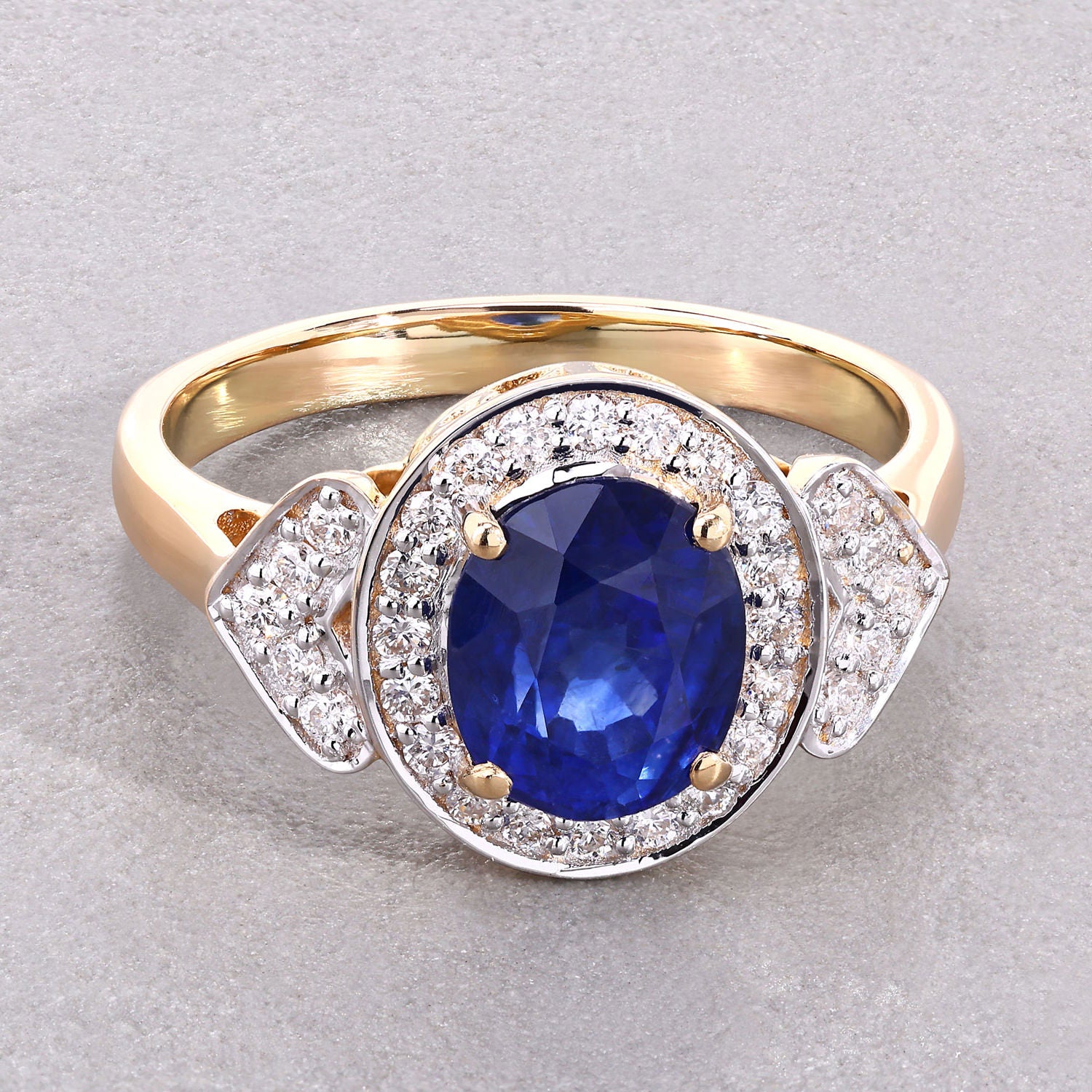 Blue Sapphire Ring With Diamonds 2.58 Carats 18K Yellow Gold