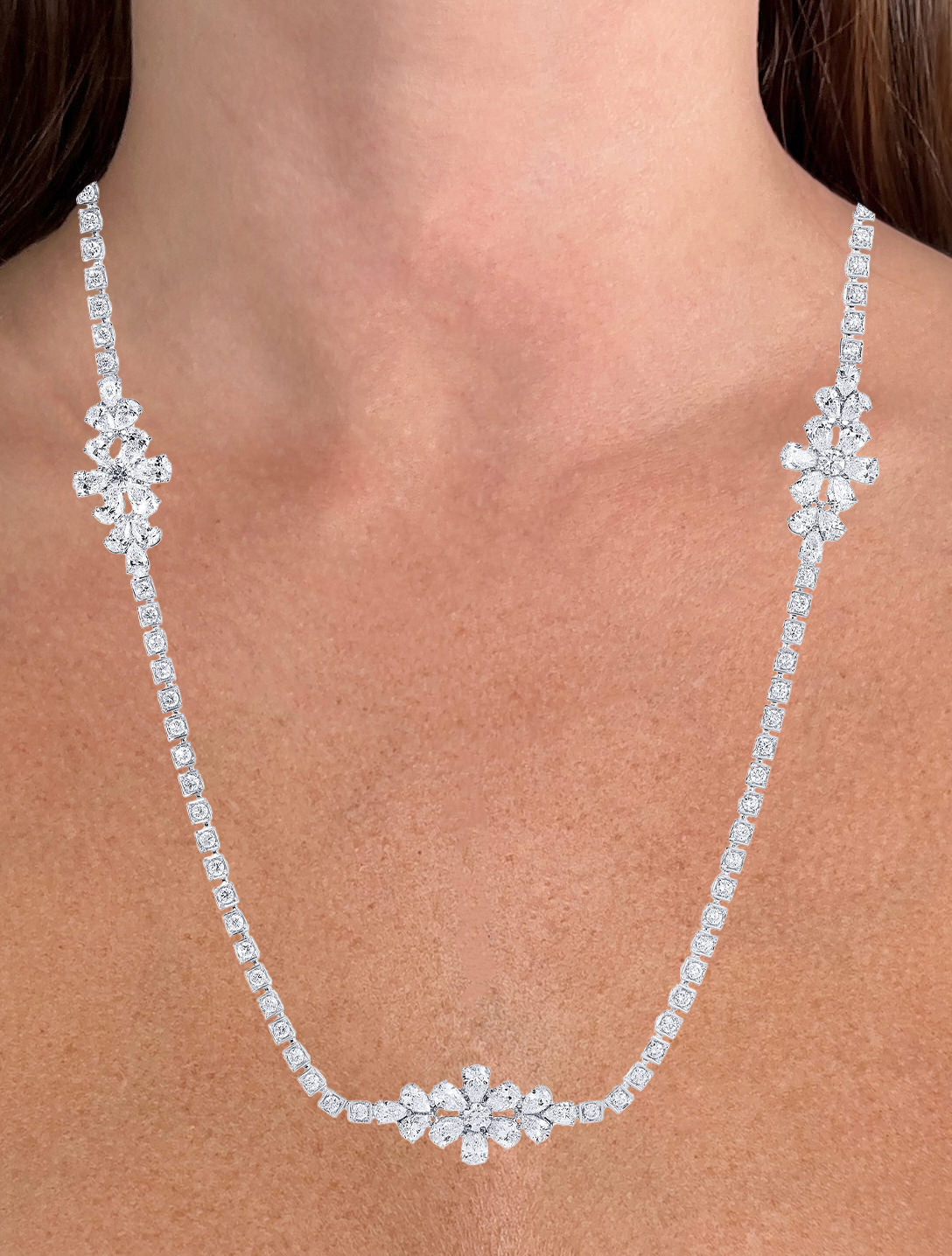 Diamond Flower Necklace 9.1 Carats Pear and Round Cut 18K White Gold