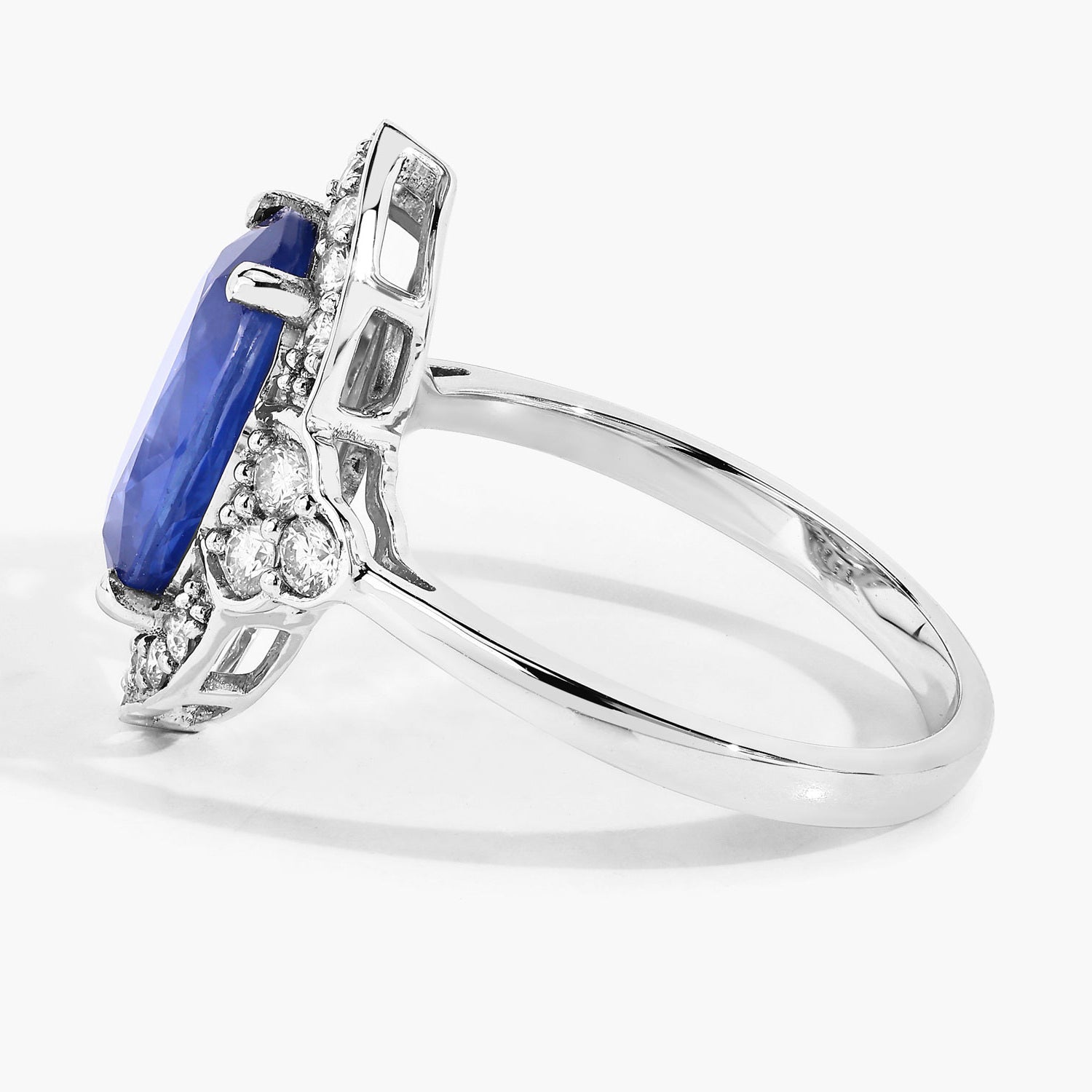 Blue Sapphire Ring With Diamonds 4.12 Carats 18K White Gold