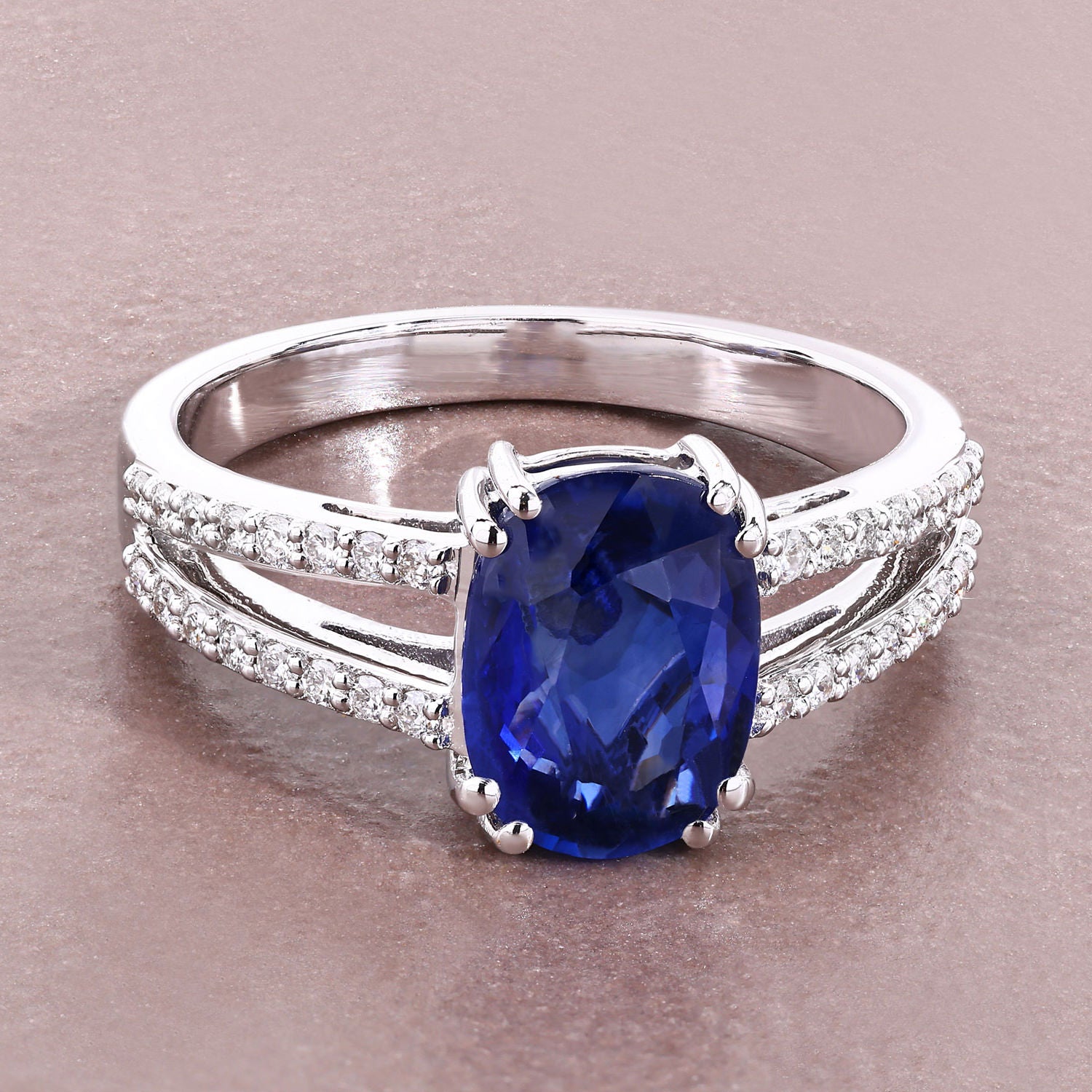 Blue Sapphire Ring With Diamonds 2.86 Carats 18K White Gold