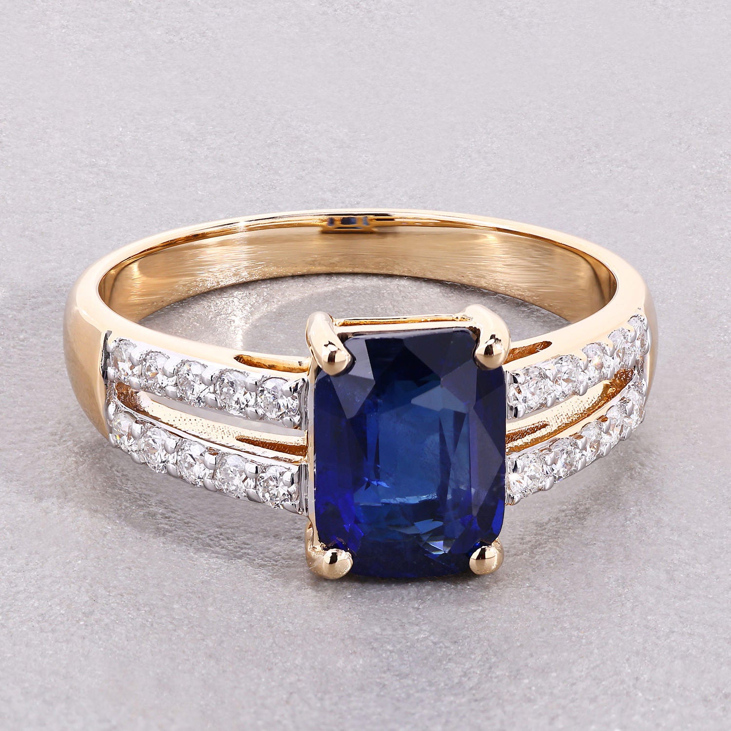 Blue Sapphire Ring With Diamonds 2.38 Carats 18K Yellow Gold