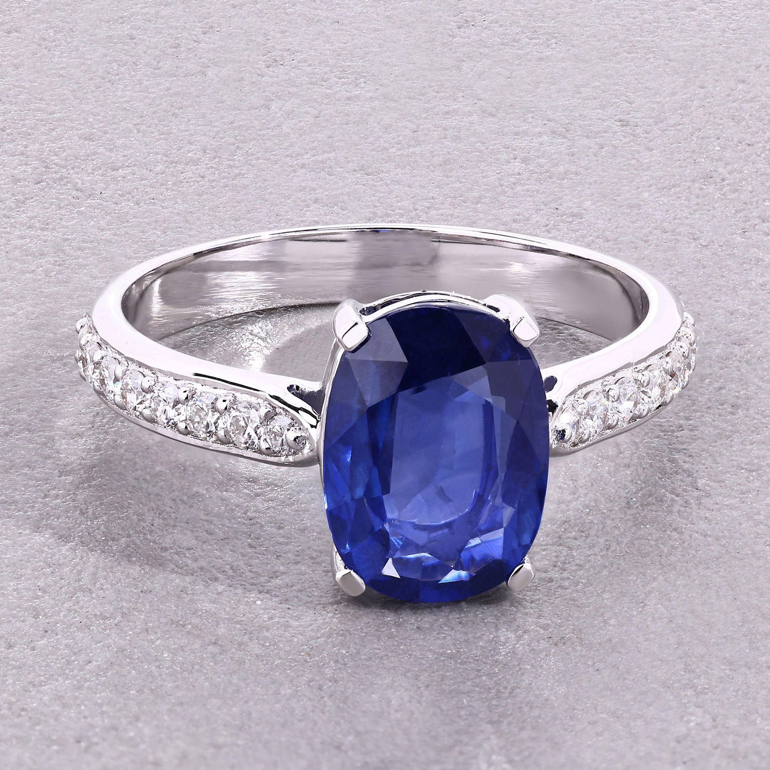 Blue Sapphire Ring With Diamonds 2.56 Carats 18K White Gold