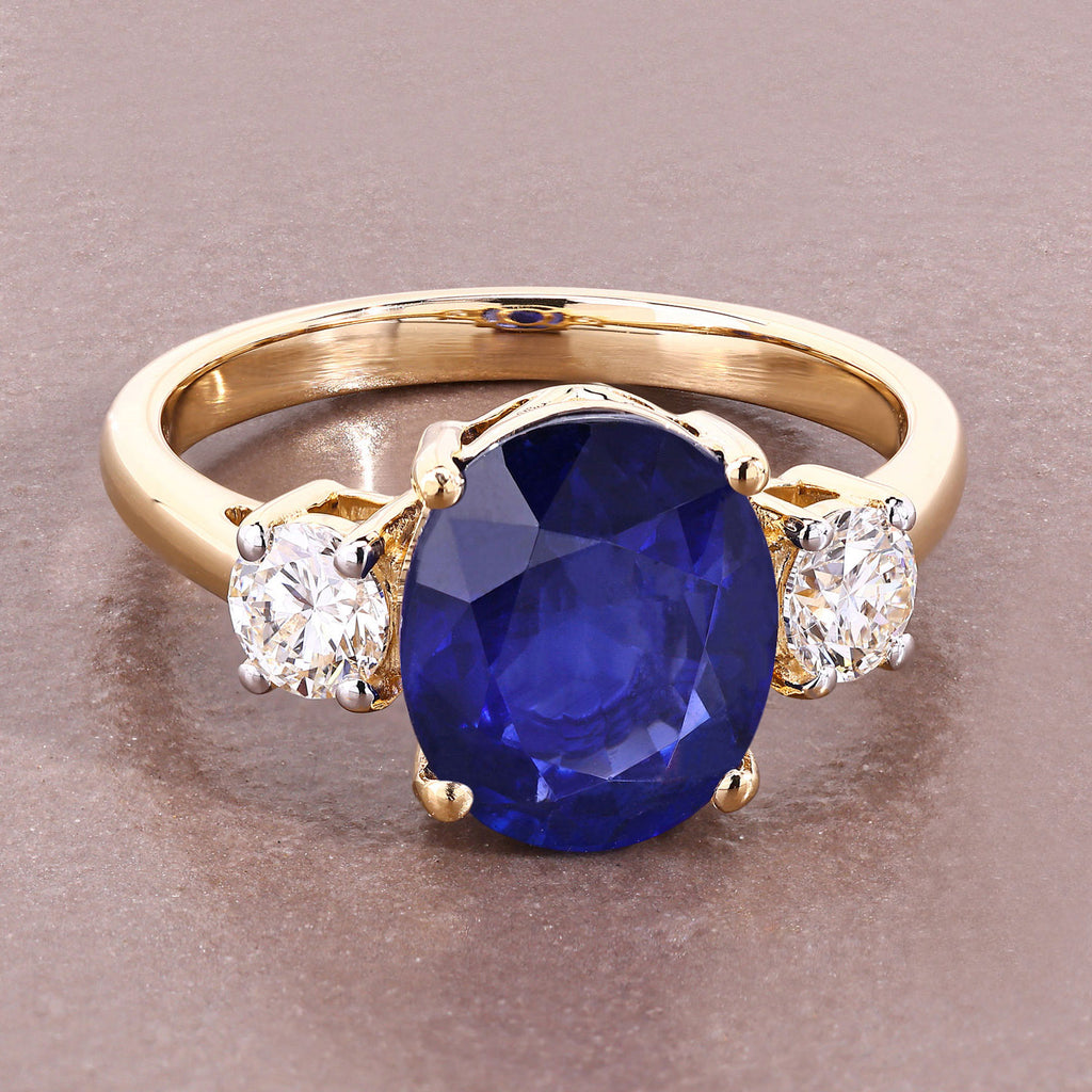 Blue Sapphire Ring With Diamonds 4.1 Carats 18K Yellow Gold