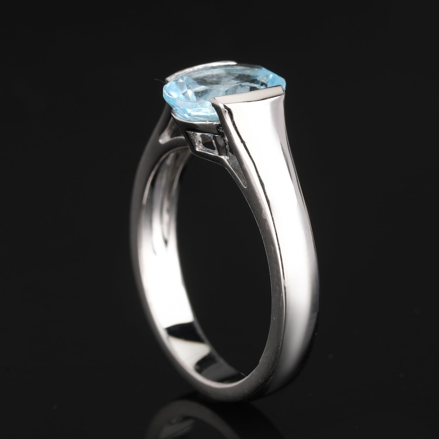 Blue Topaz Ring 2 Carats Sterling Silver