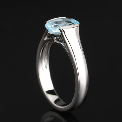 Blue Topaz Ring 2 Carats Sterling Silver