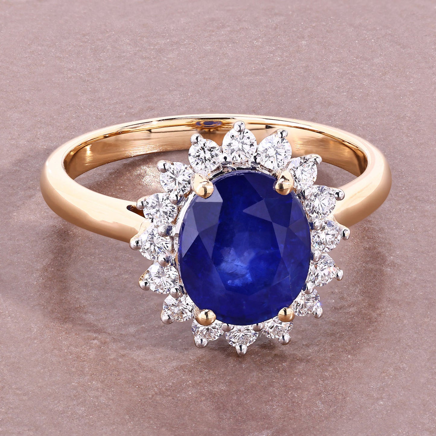 Blue Sapphire Ring With Diamonds 3.5 Carats 18K Yellow Gold