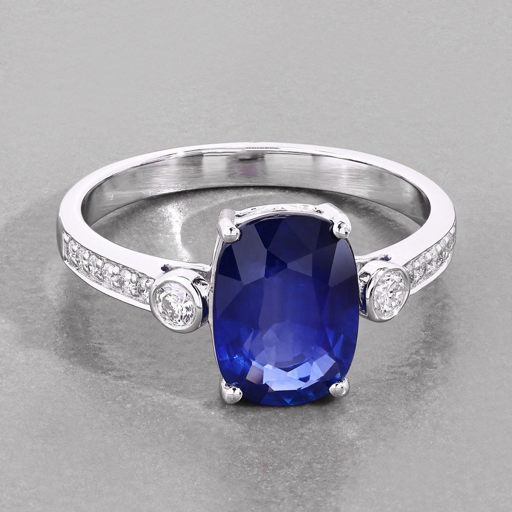 Blue Sapphire Ring With Diamonds 2.66 Carats 18K White Gold