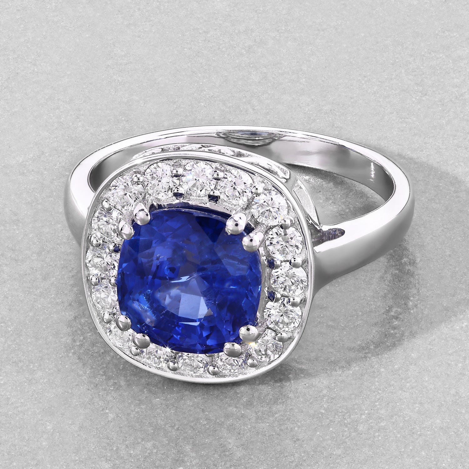 Blue Sapphire Ring With Diamonds 3.86 Carats 18K White Gold