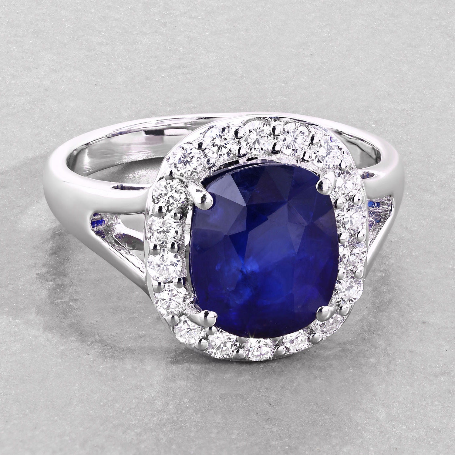 Blue Sapphire Ring With Diamonds 4.3 Carats 18K White Gold